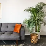 Liv Urban 拉纳卡