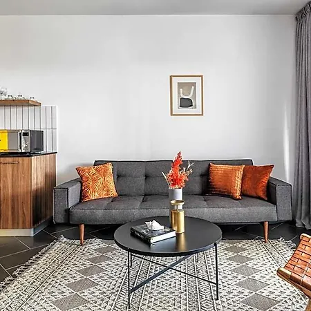 Liv Urban Apartahotel