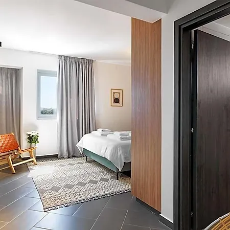Liv Urban Apartahotel 4*